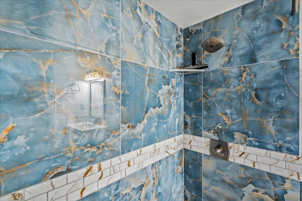 120 HUI RD F Unit: B-4
