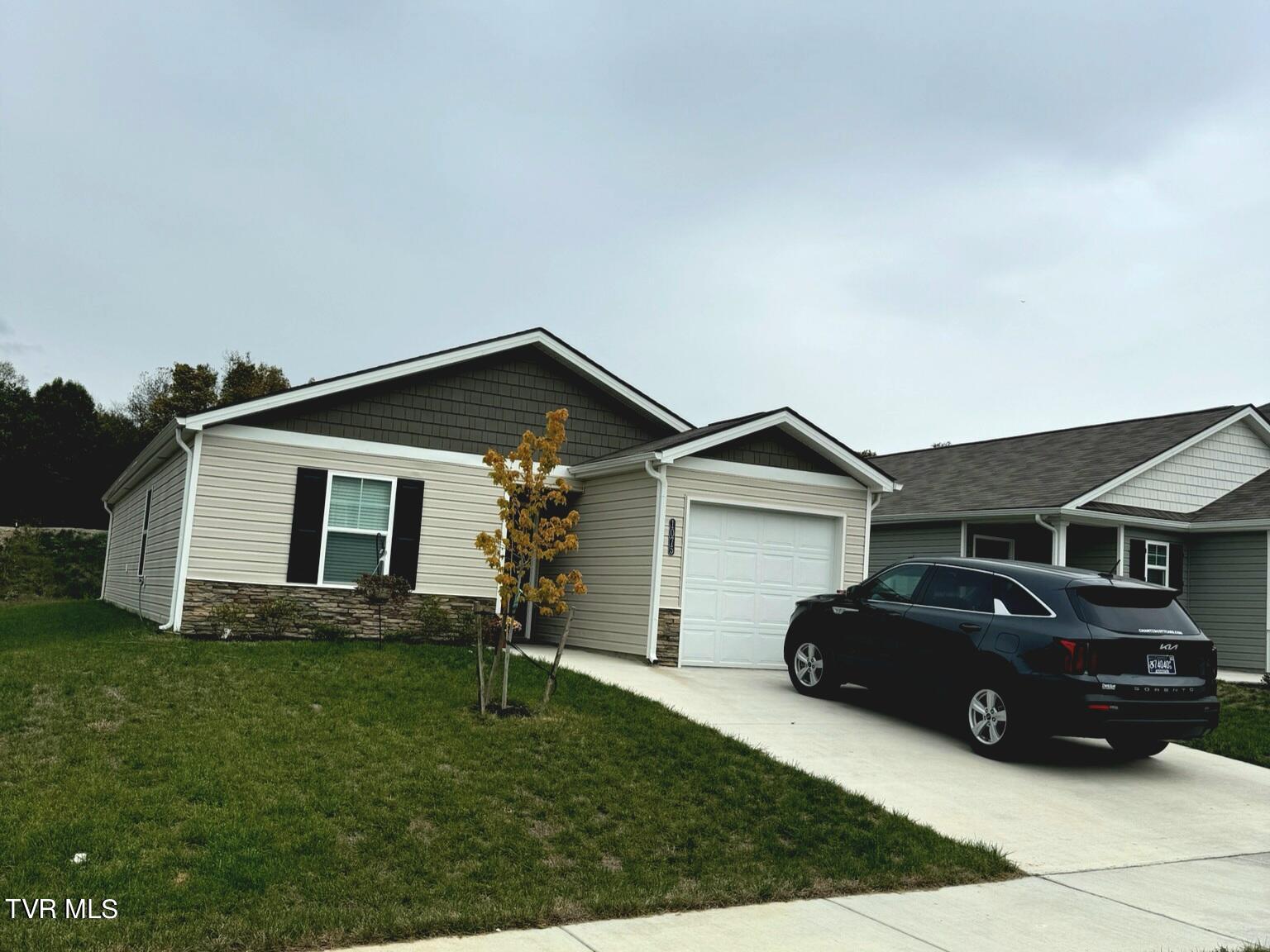 1075 Clearwater Ln