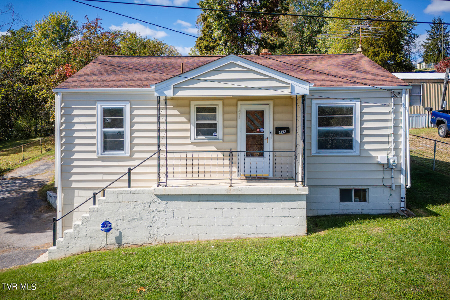 475 Virgil Avenue