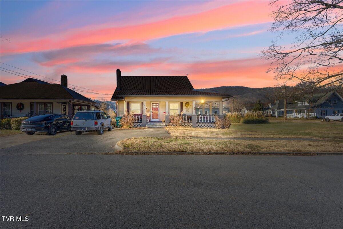 123 North Willow Avenue