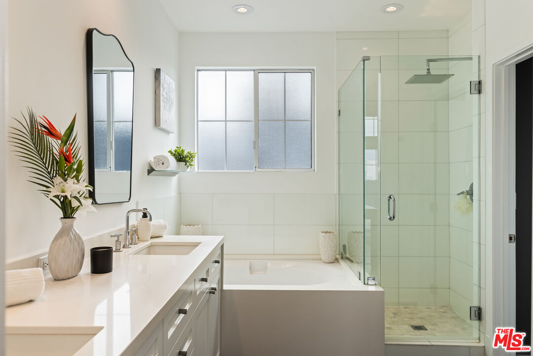 5400 Playa Vista Dr Unit: 23