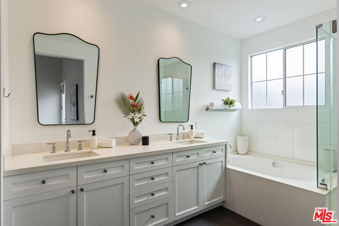 5400 Playa Vista Dr Unit: 23