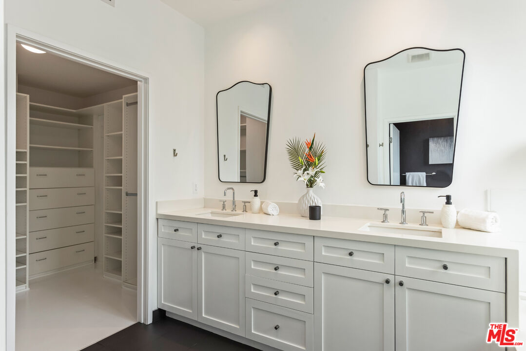 5400 Playa Vista Dr Unit: 23