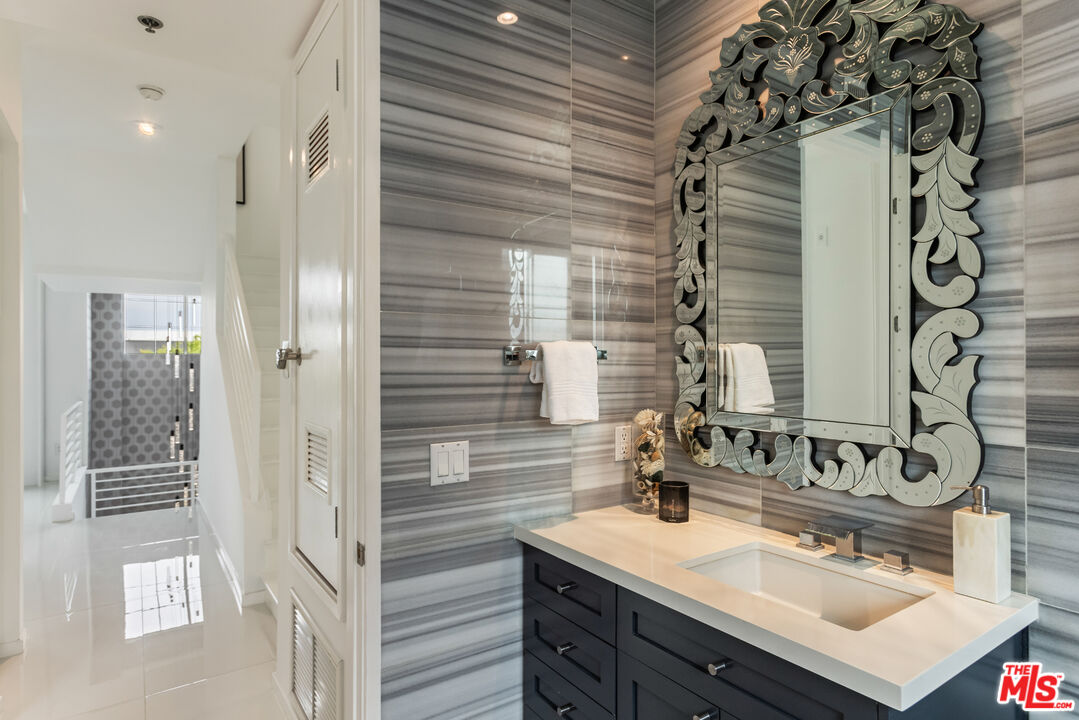 5400 Playa Vista Dr Unit: 23