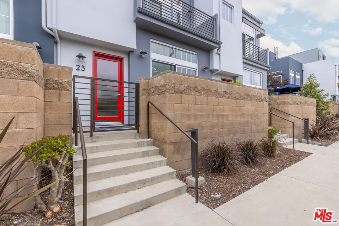 5400 Playa Vista Dr Unit: 23