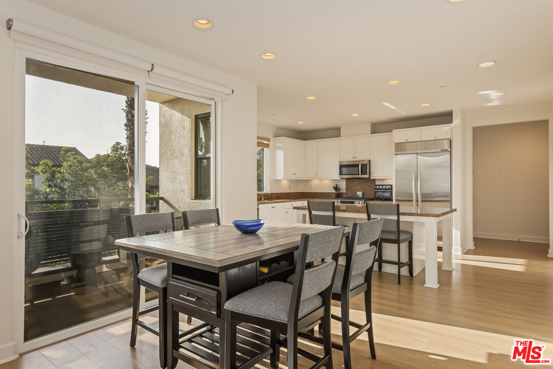 12887 Runway Rd Unit: 3