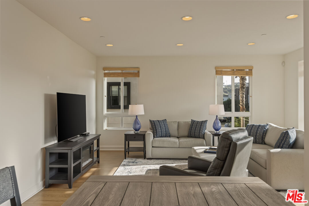 12887 Runway Rd Unit: 3