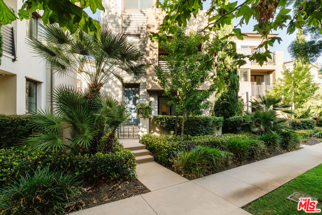 5837 N Lantern Ct Playa Vista CA
