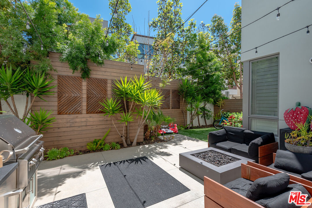 5926 Firefly Pl