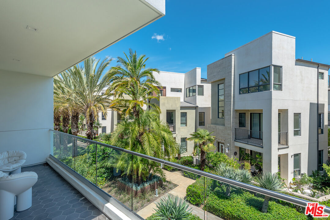 5926 Firefly Pl