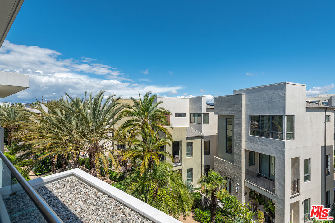 5926 Firefly Pl