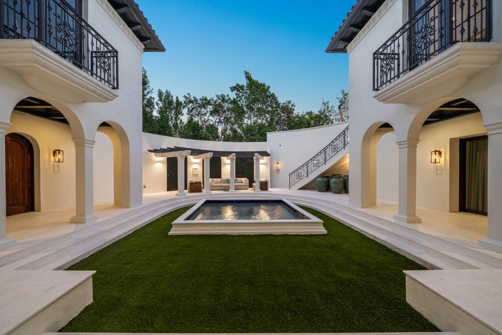 21 South Bridge Lane