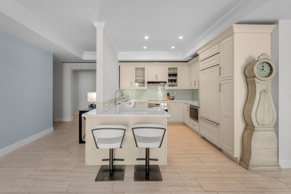 1 Residence Lane 215