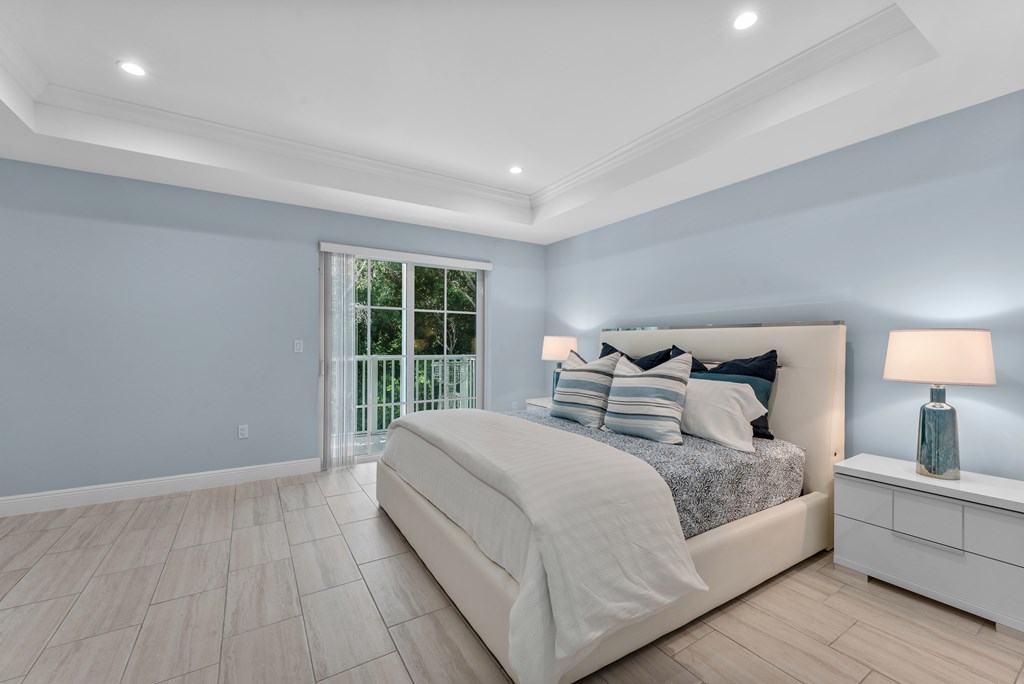 1 Residence Lane 215