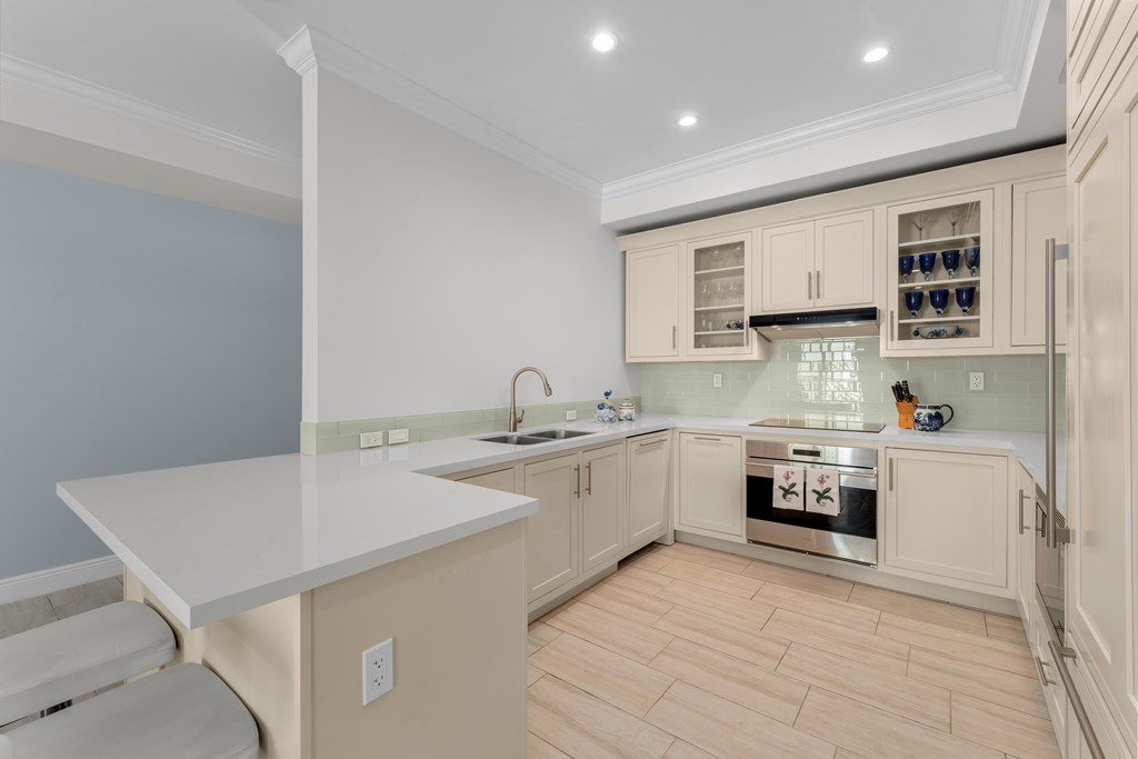 1 Residence Lane 215