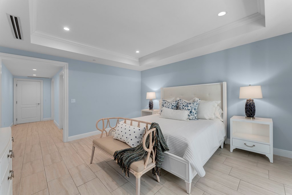 1 Residence Lane 215