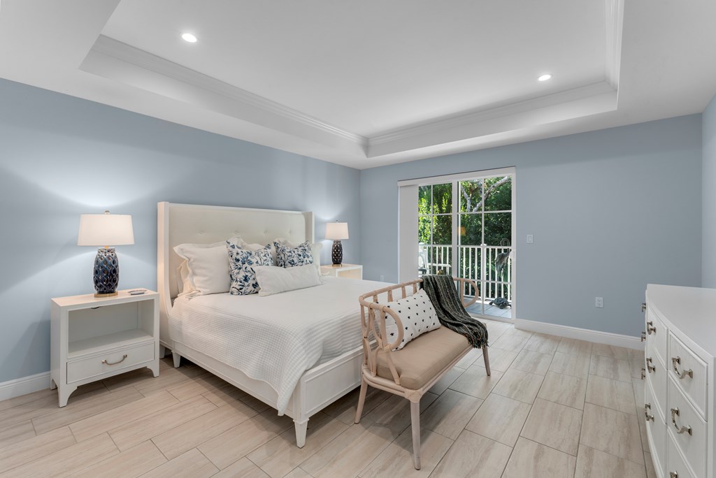 1 Residence Lane 215