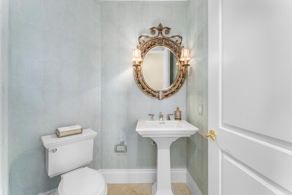 15 Harbor Island Drive