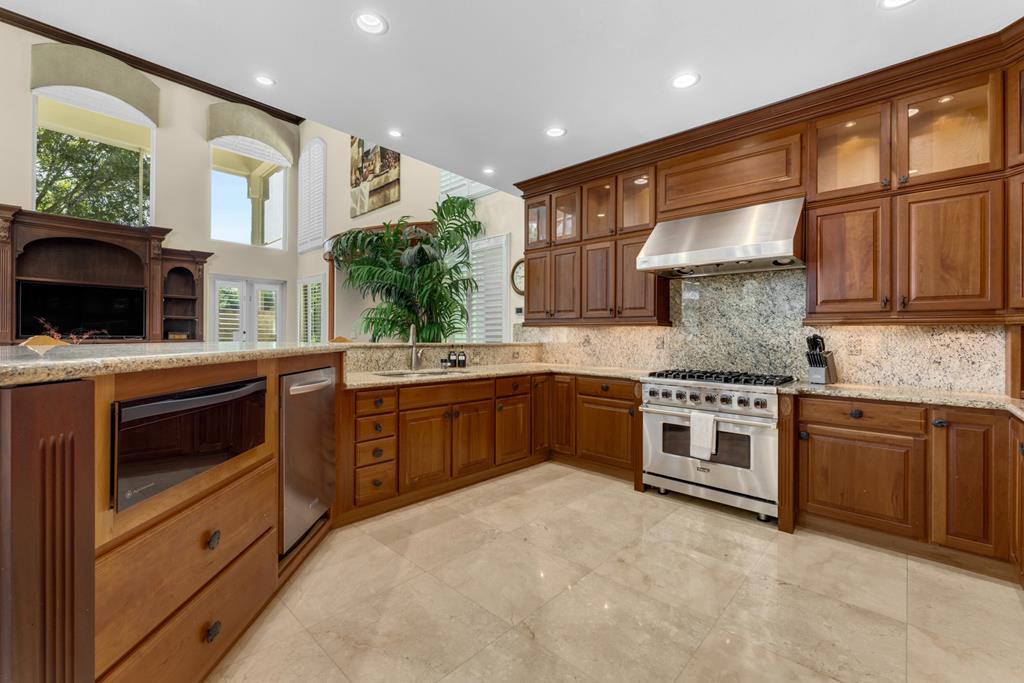 15 Harbor Island Drive