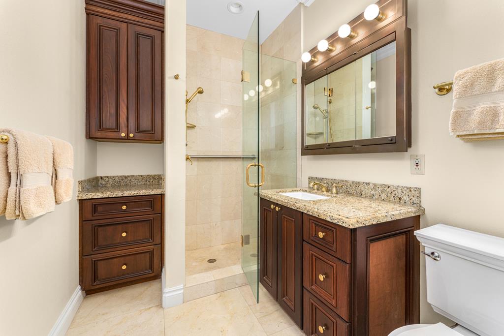 15 Harbor Island Drive