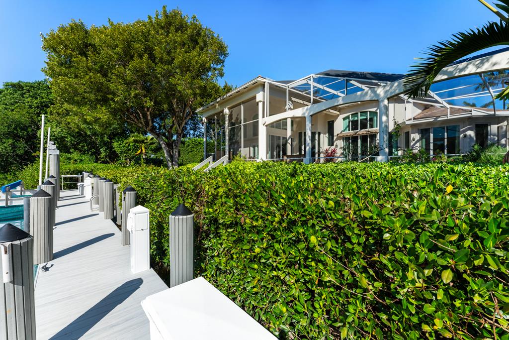 15 Harbor Island Drive