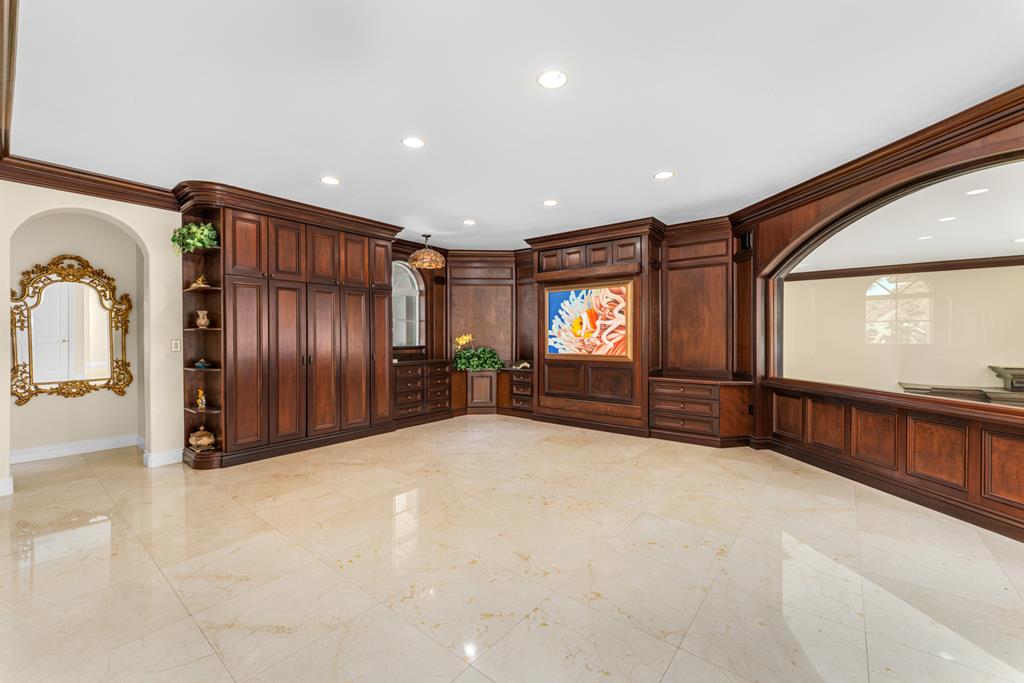 15 Harbor Island Drive