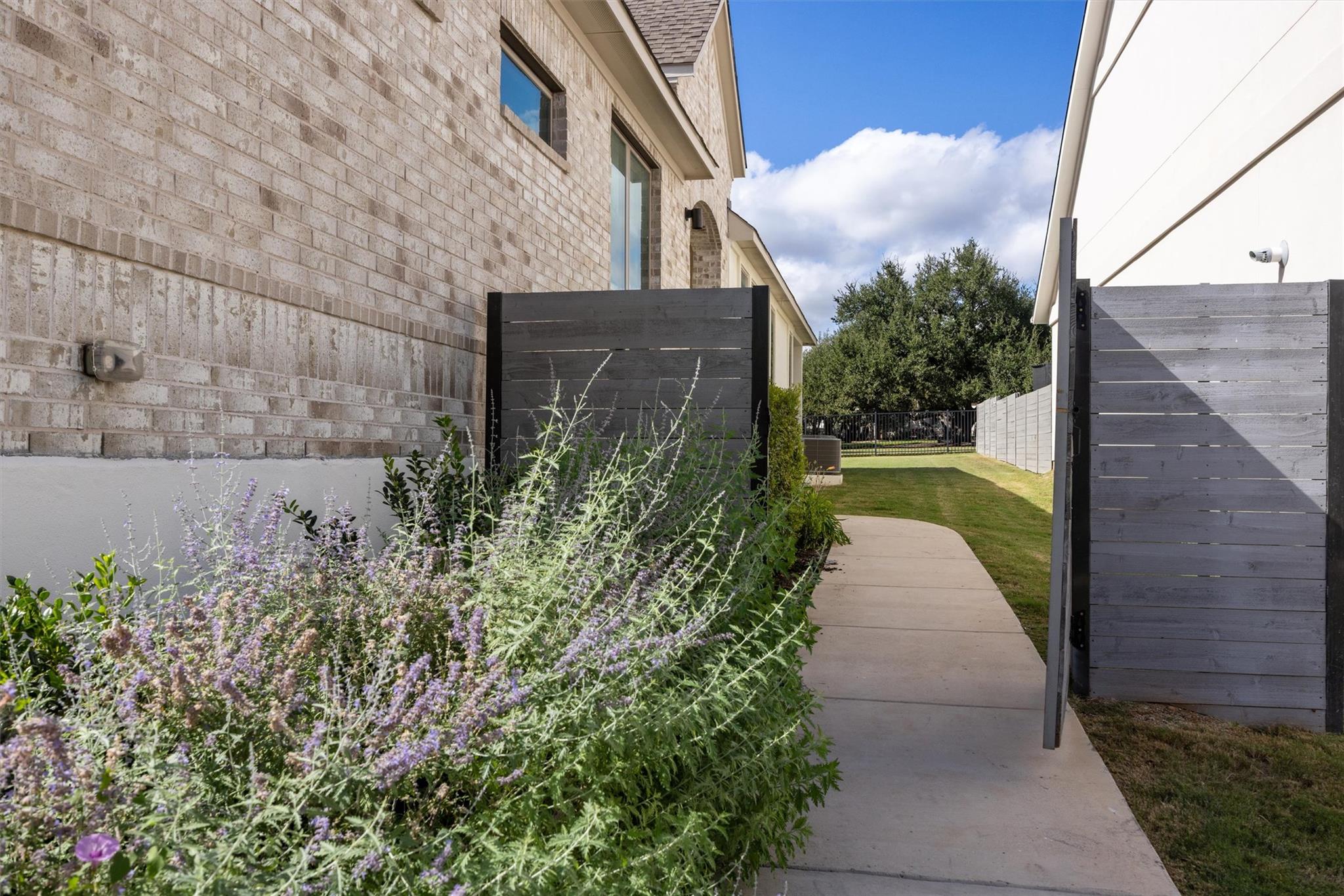 1122 Silver Dollar TRL, Georgetown