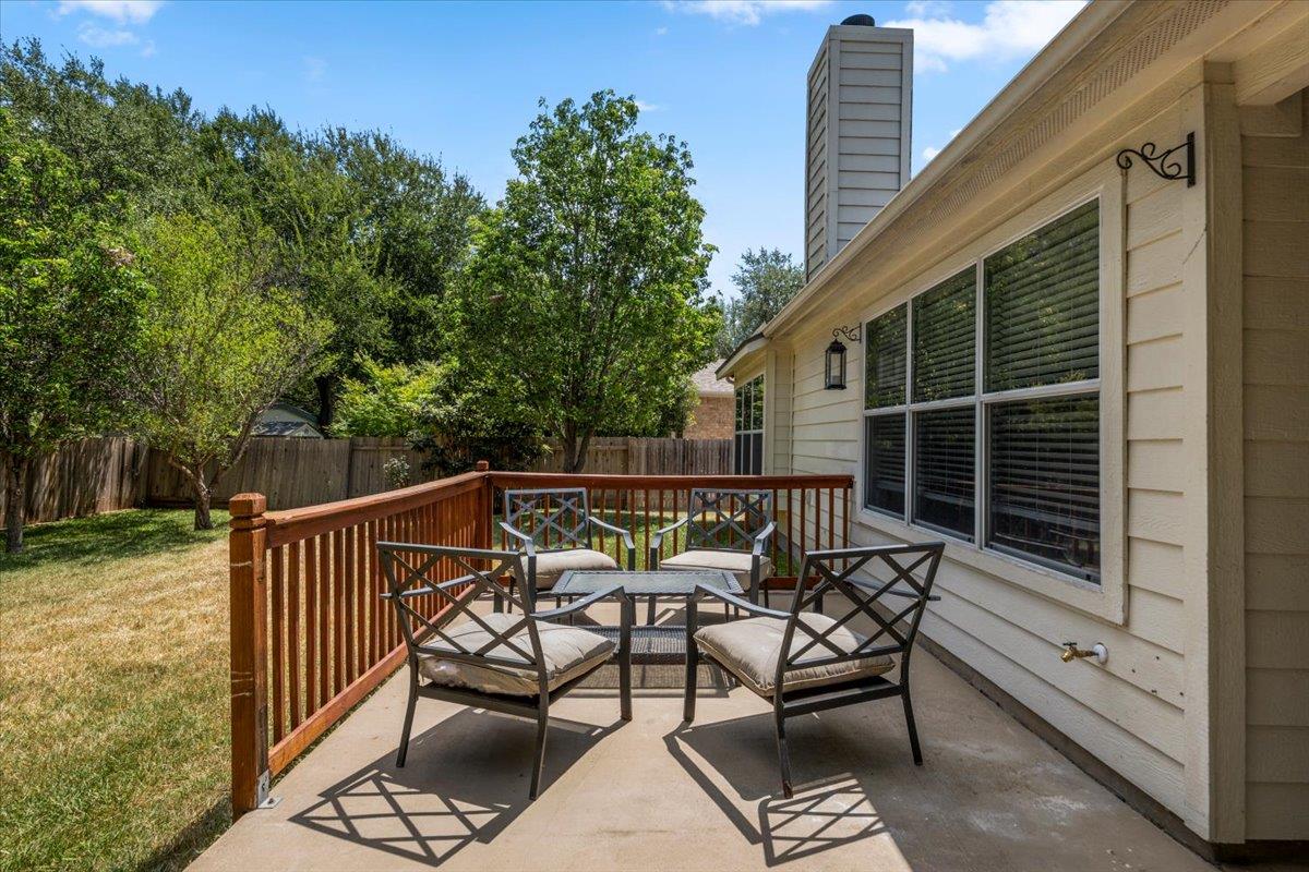 2808 Barefoot LN