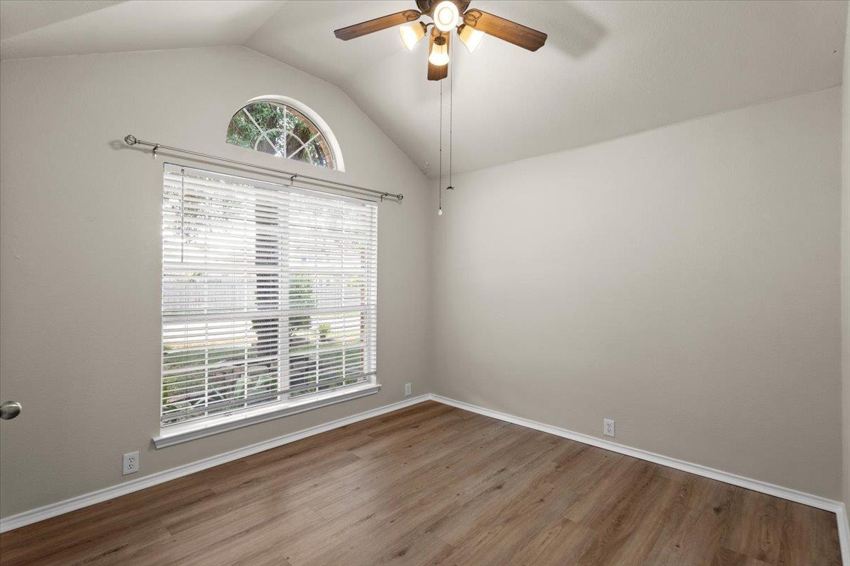 2808 Barefoot LN