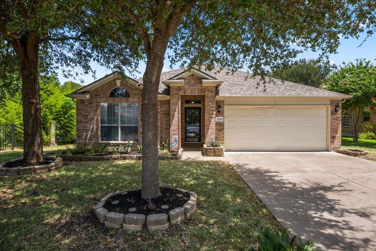 2808 Barefoot LN
