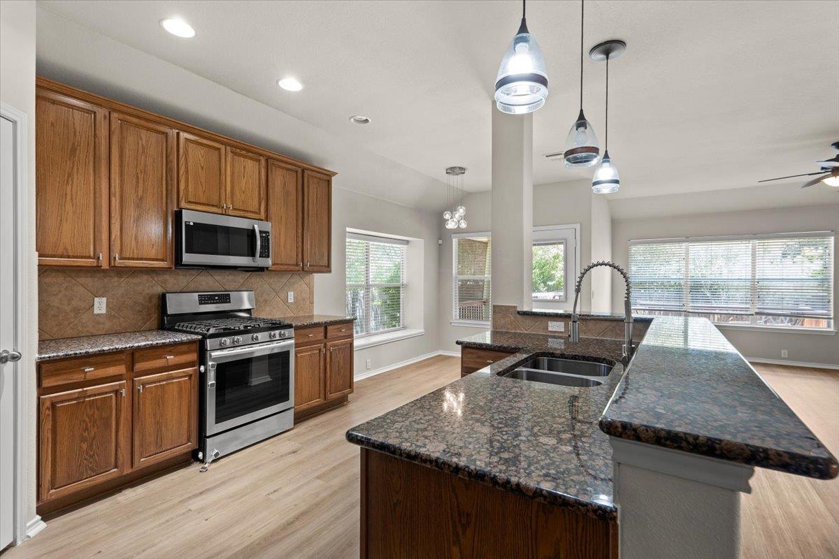 2808 Barefoot LN