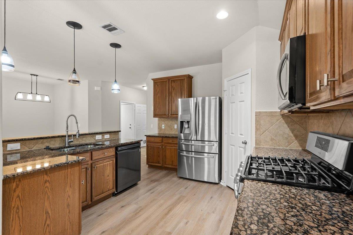 2808 Barefoot LN