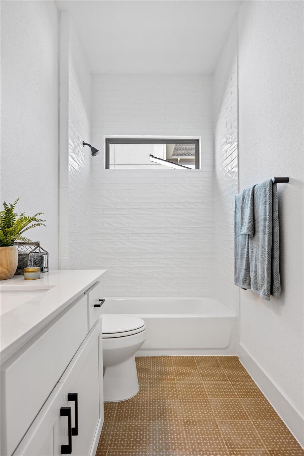 1122 Silver Dollar TRL