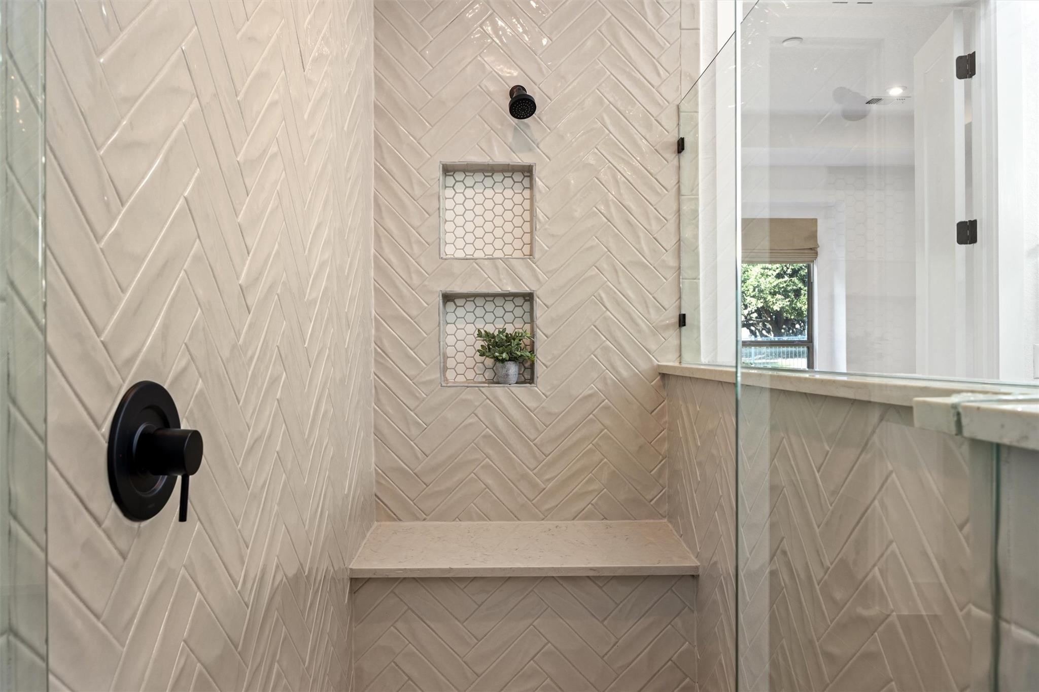 1122 Silver Dollar TRL