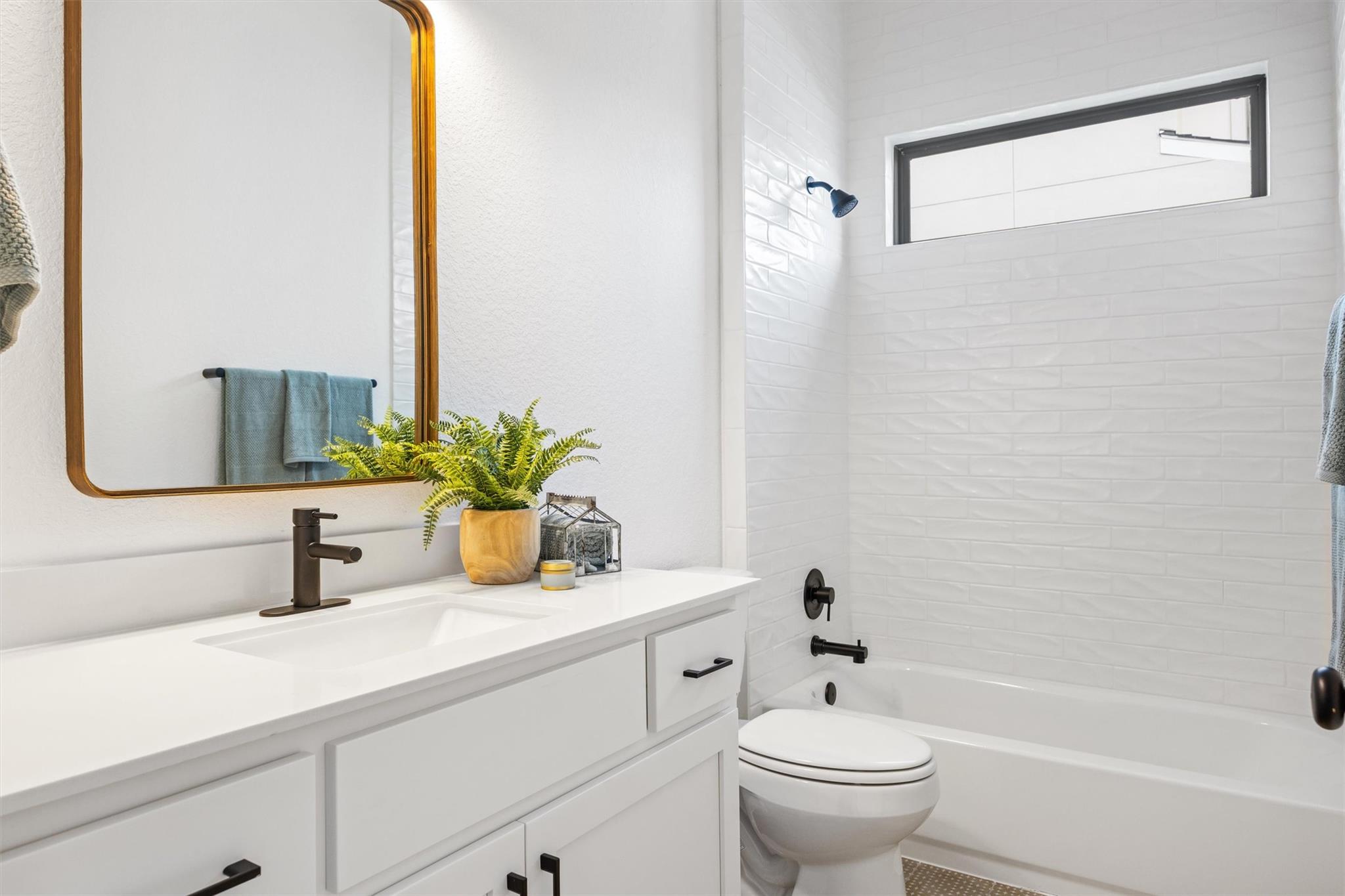 1122 Silver Dollar TRL