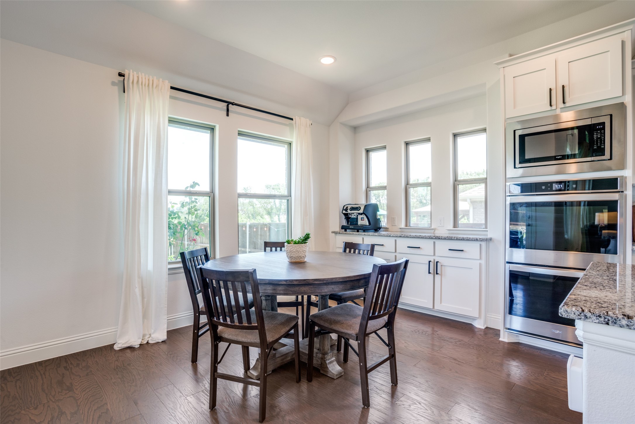 4011 Cloverleaf Trail