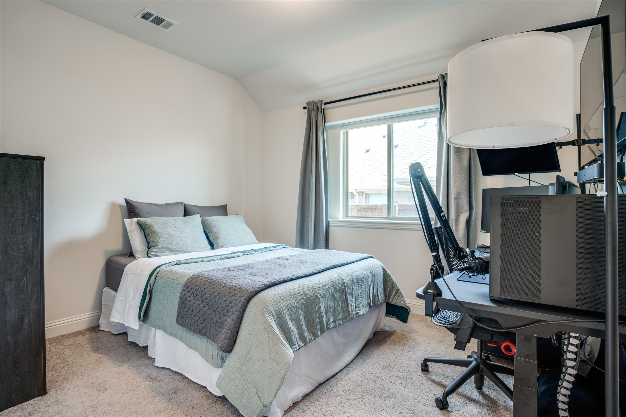 4011 Cloverleaf Trail