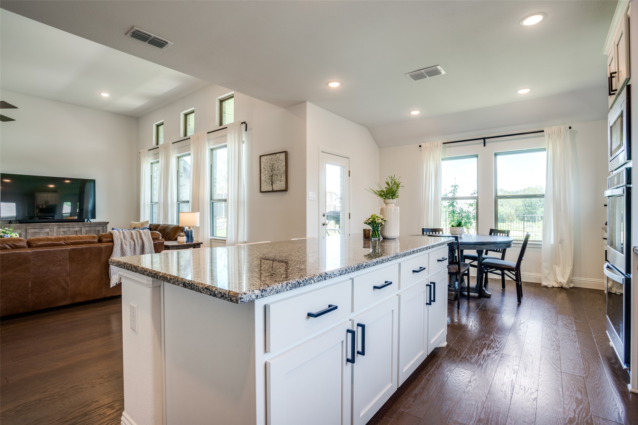 4011 Cloverleaf Trail