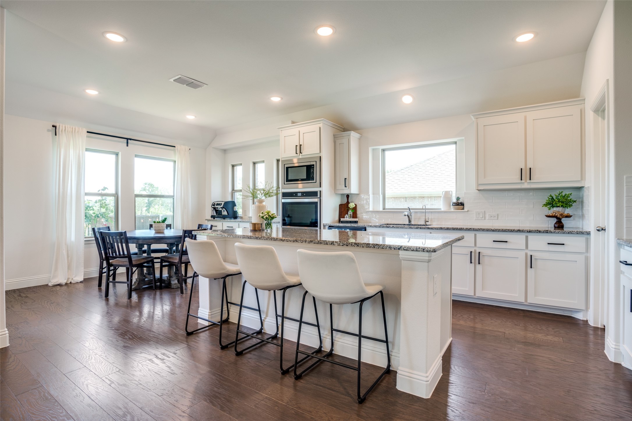 4011 Cloverleaf Trail
