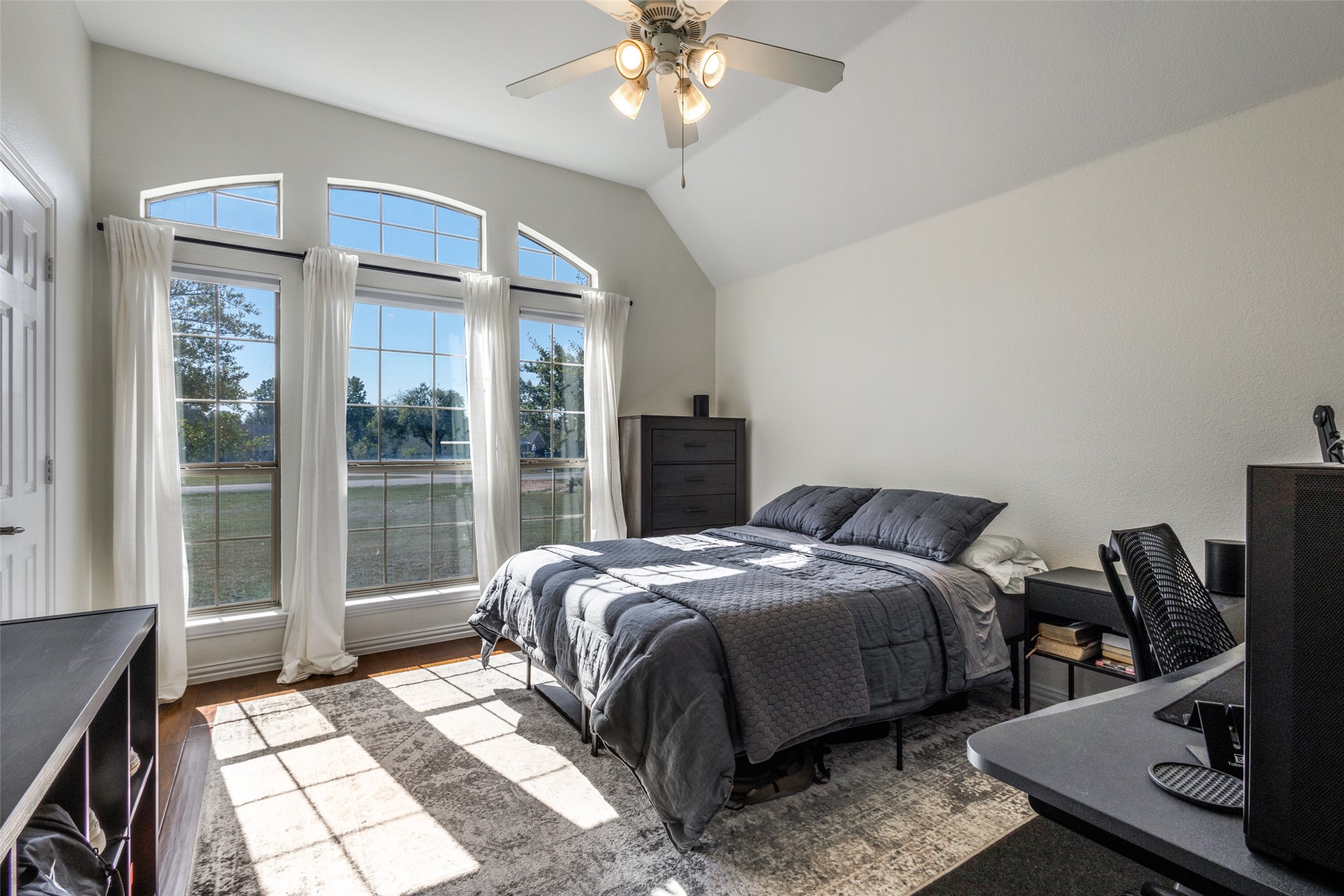 1 Meadowcreek Drive