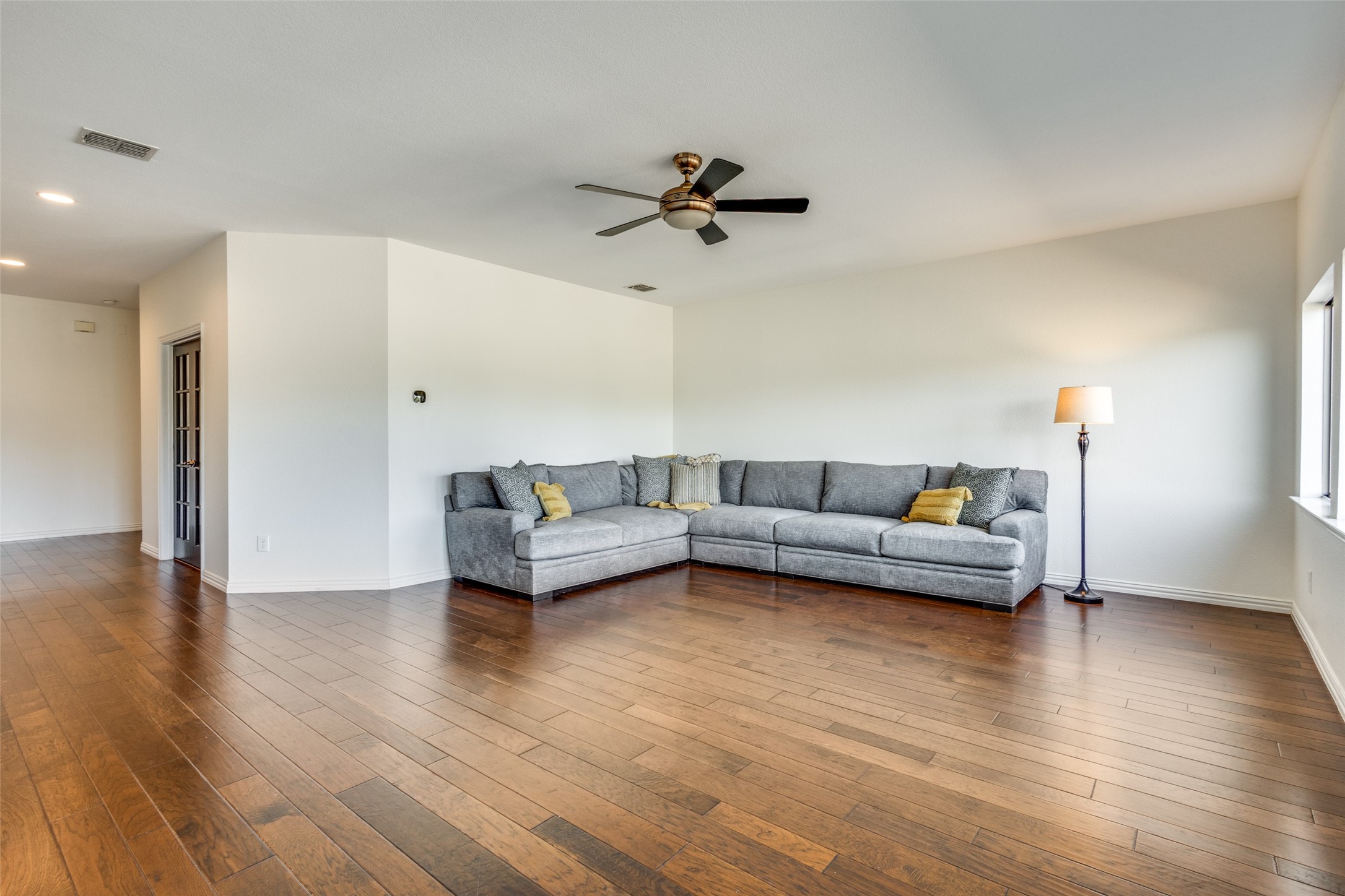 1 Meadowcreek Drive