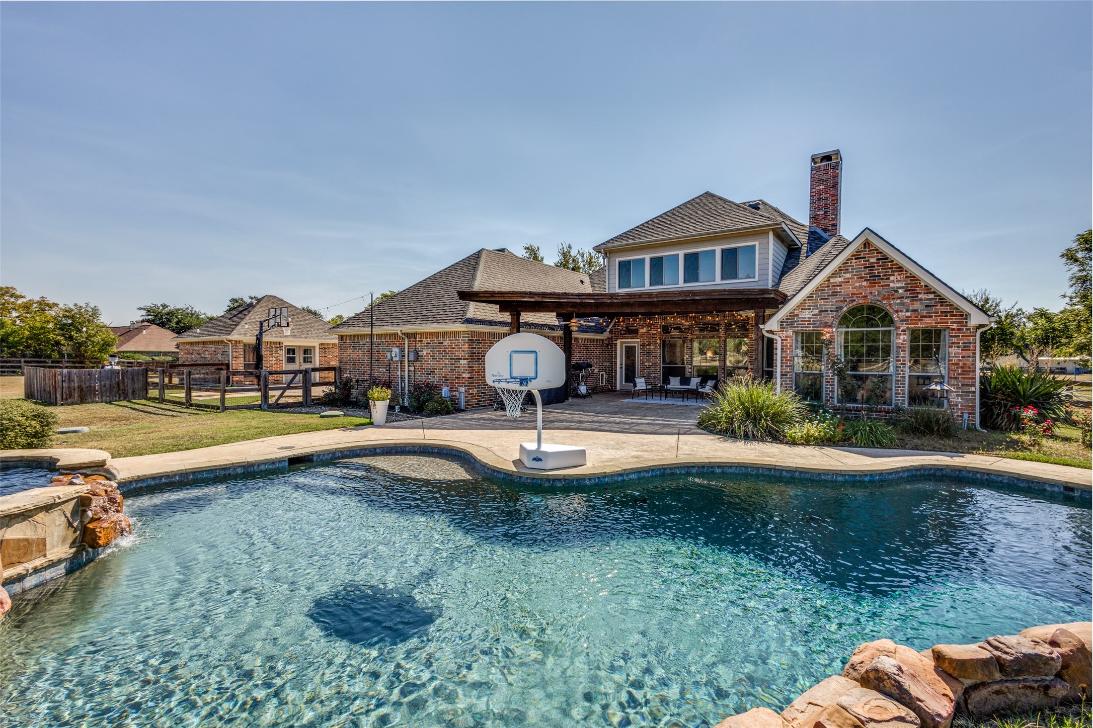 1 Meadowcreek Drive