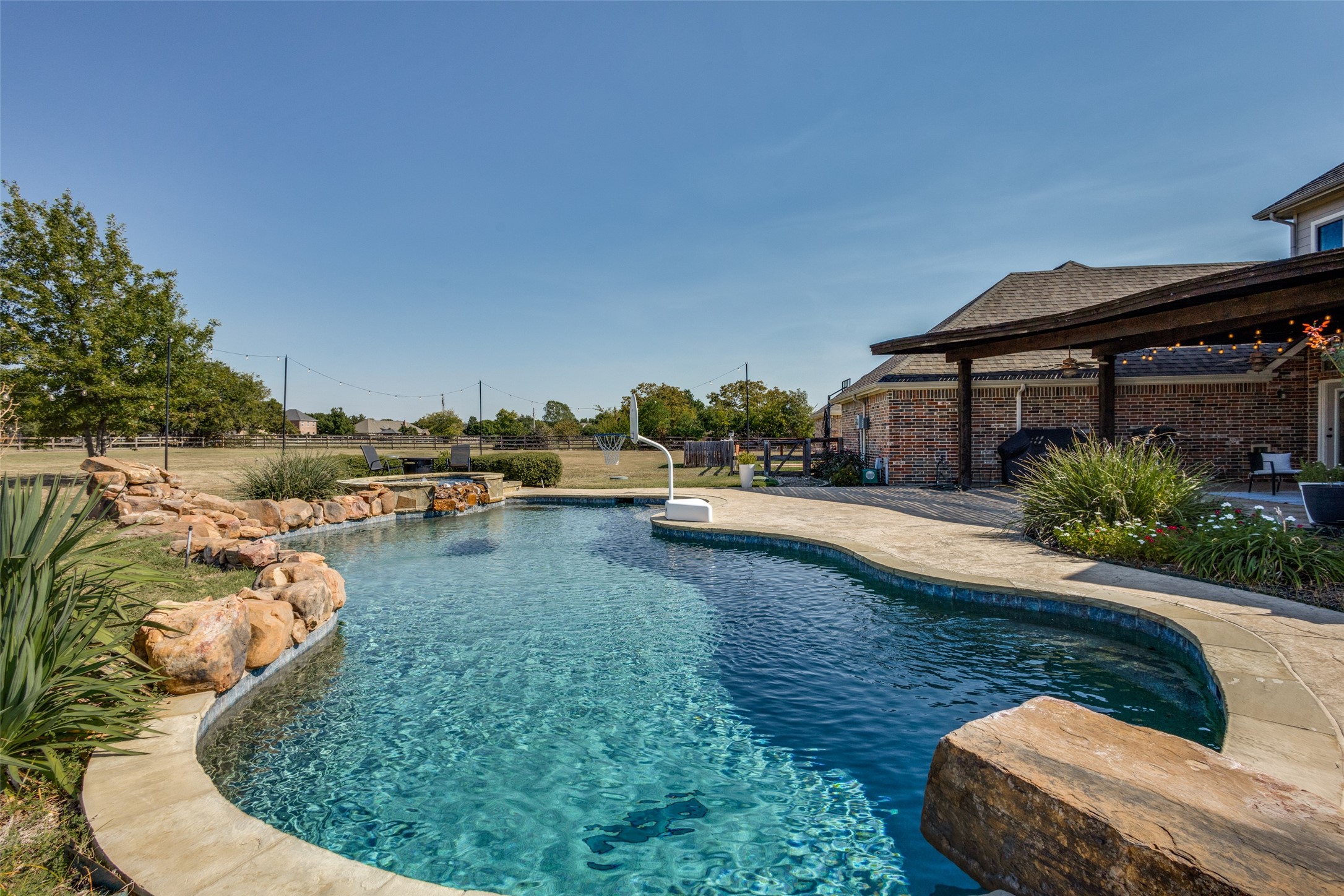 1 Meadowcreek Drive