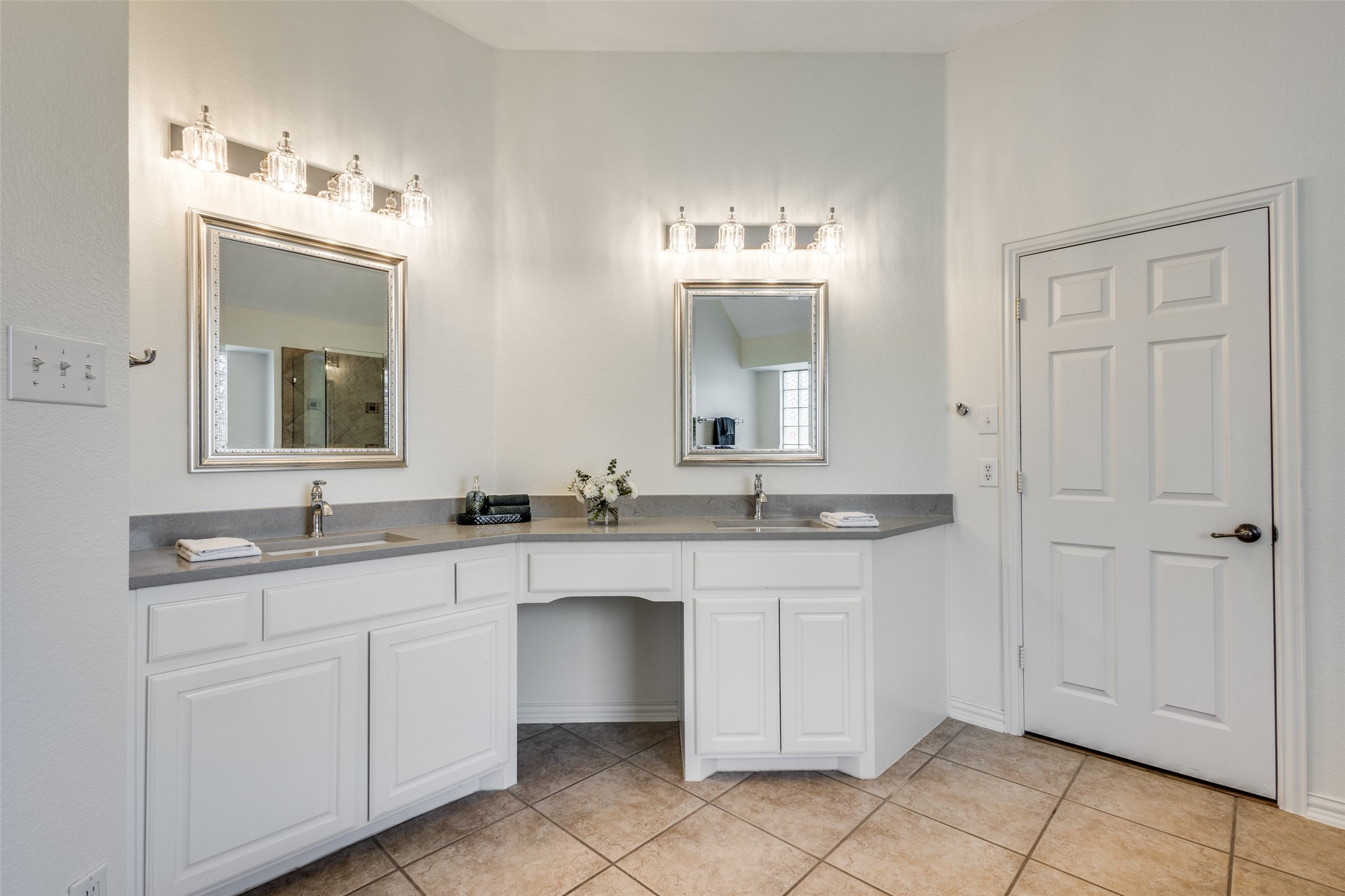 1 Meadowcreek Drive