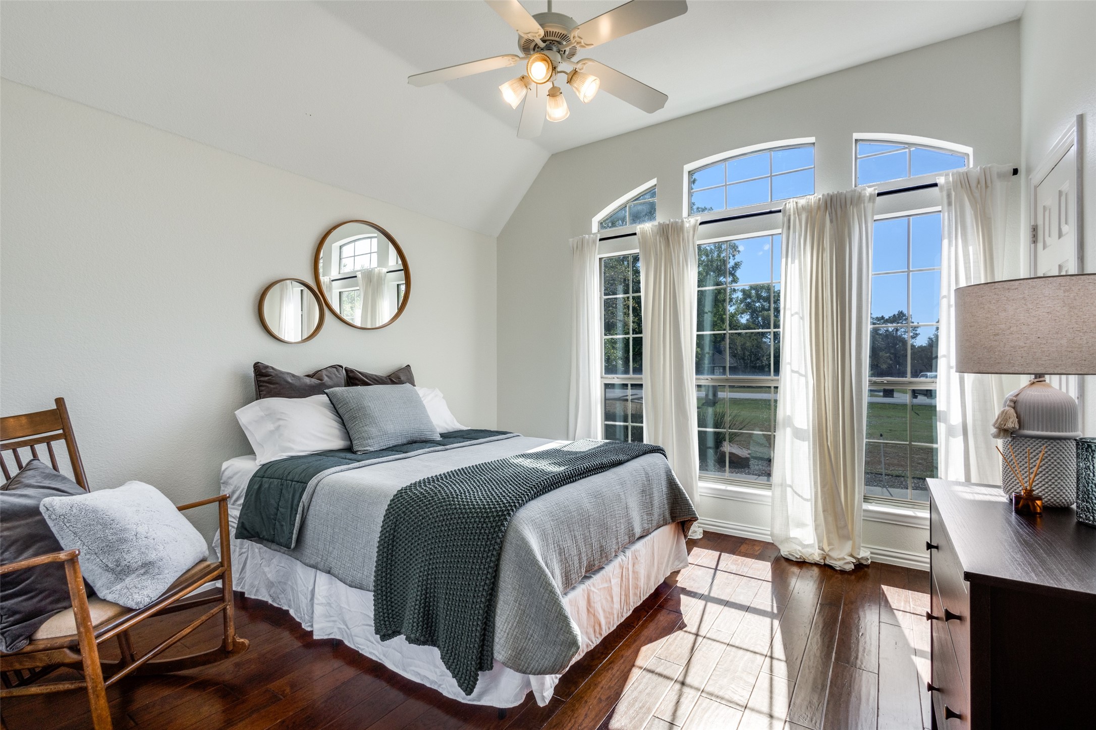 1 Meadowcreek Drive