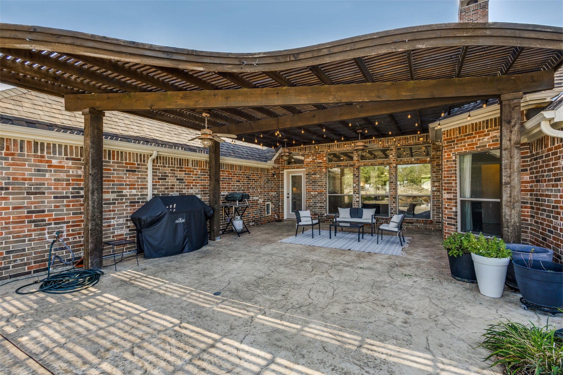 1 Meadowcreek Drive