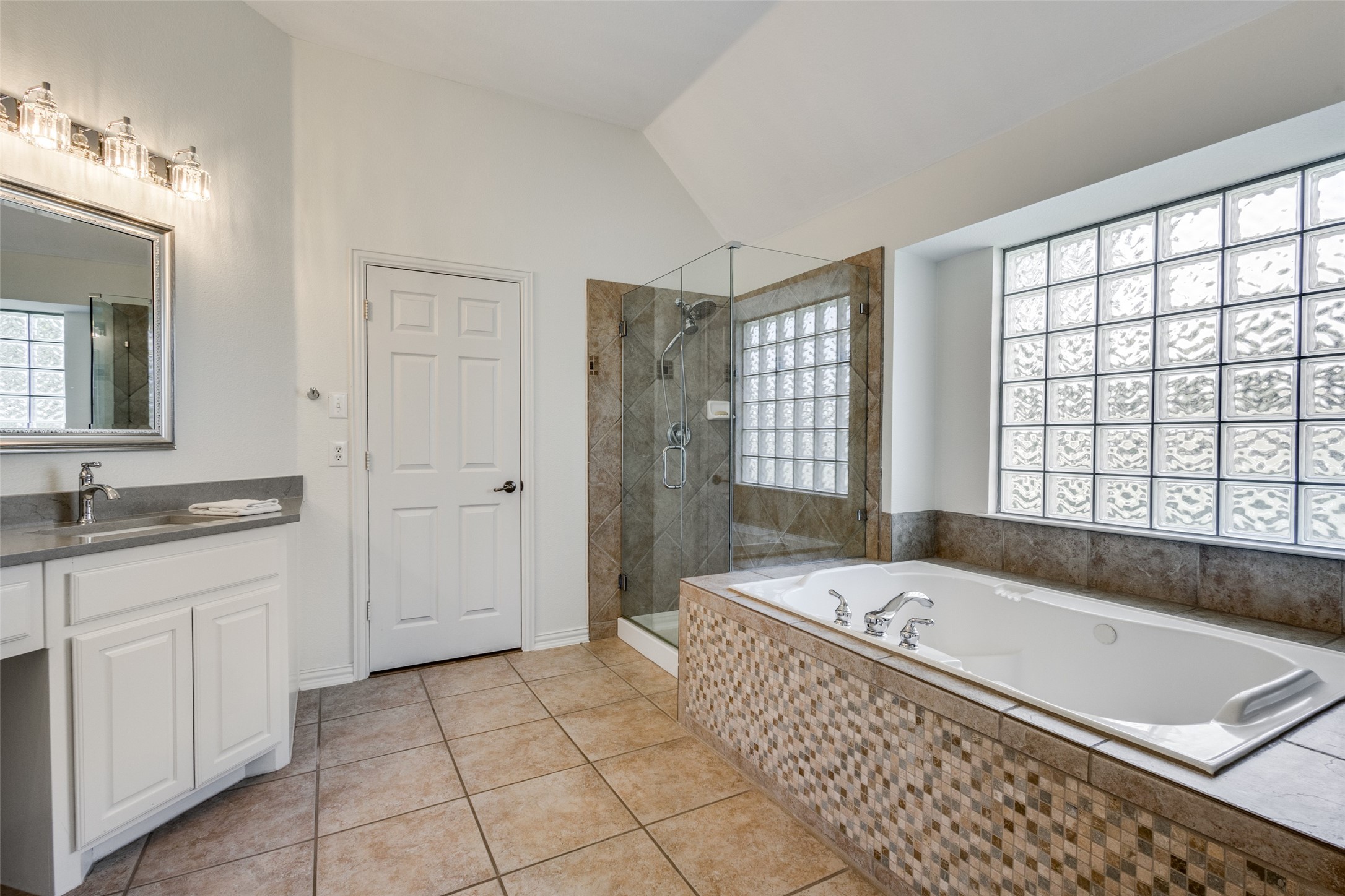 1 Meadowcreek Drive