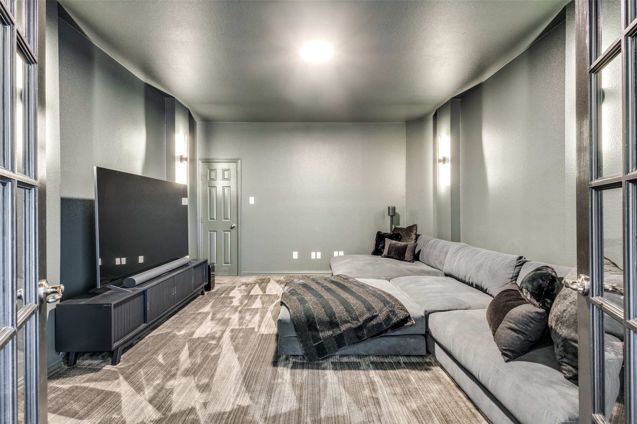 1 Meadowcreek Drive