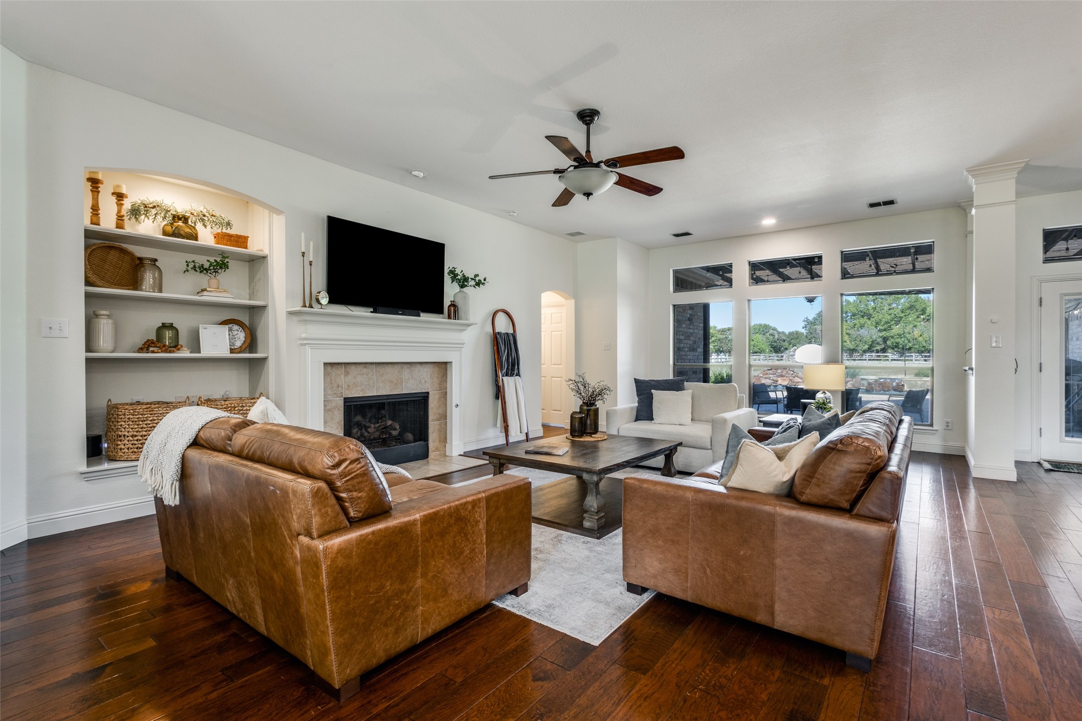 1 Meadowcreek Drive