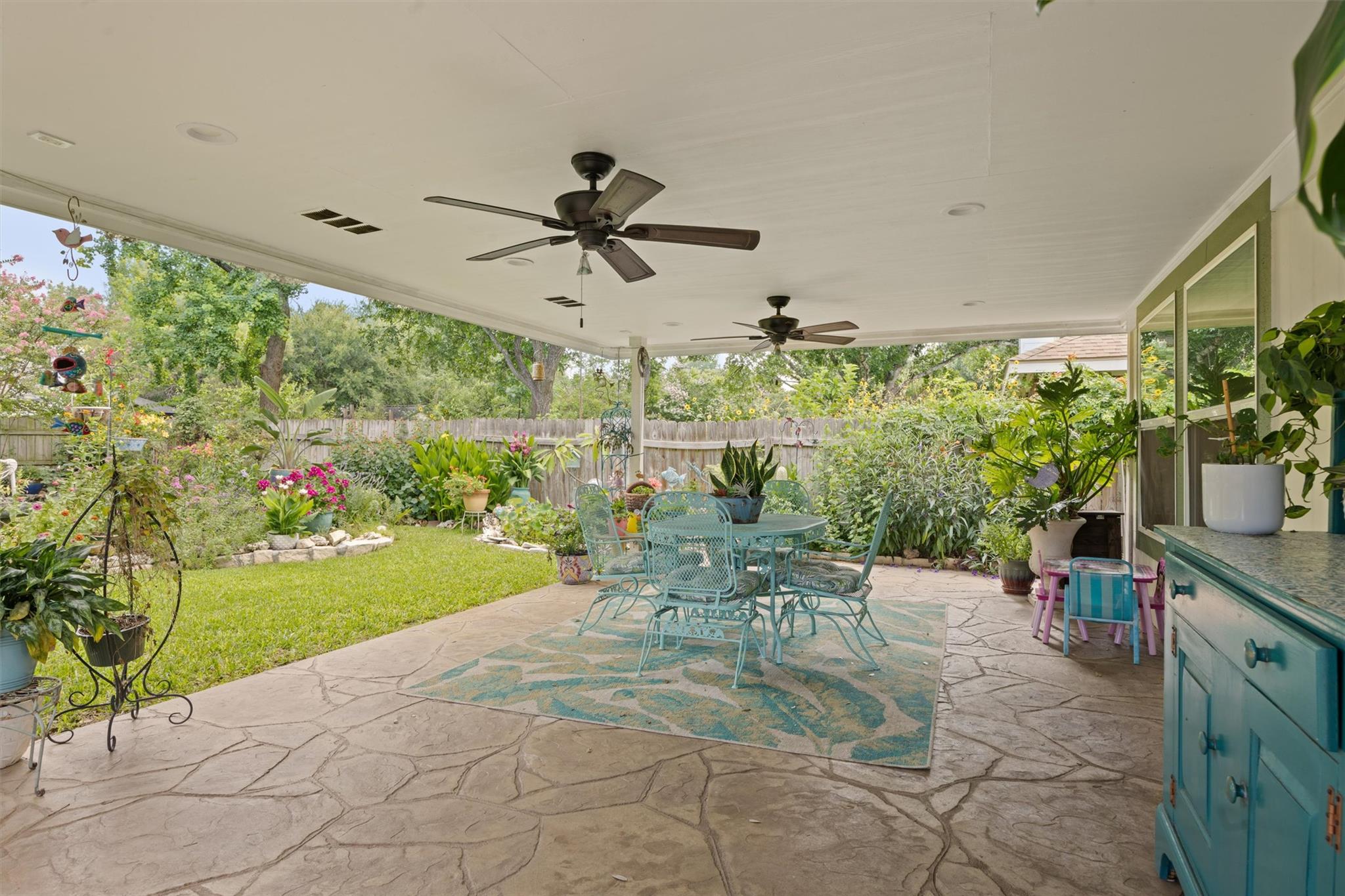 8907 Marthas DR